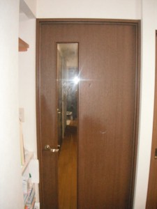 リビングドア修理前キズ有り